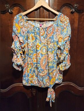 VINCE CAMUTO - Floral Blouse With Ruffled Sleeves